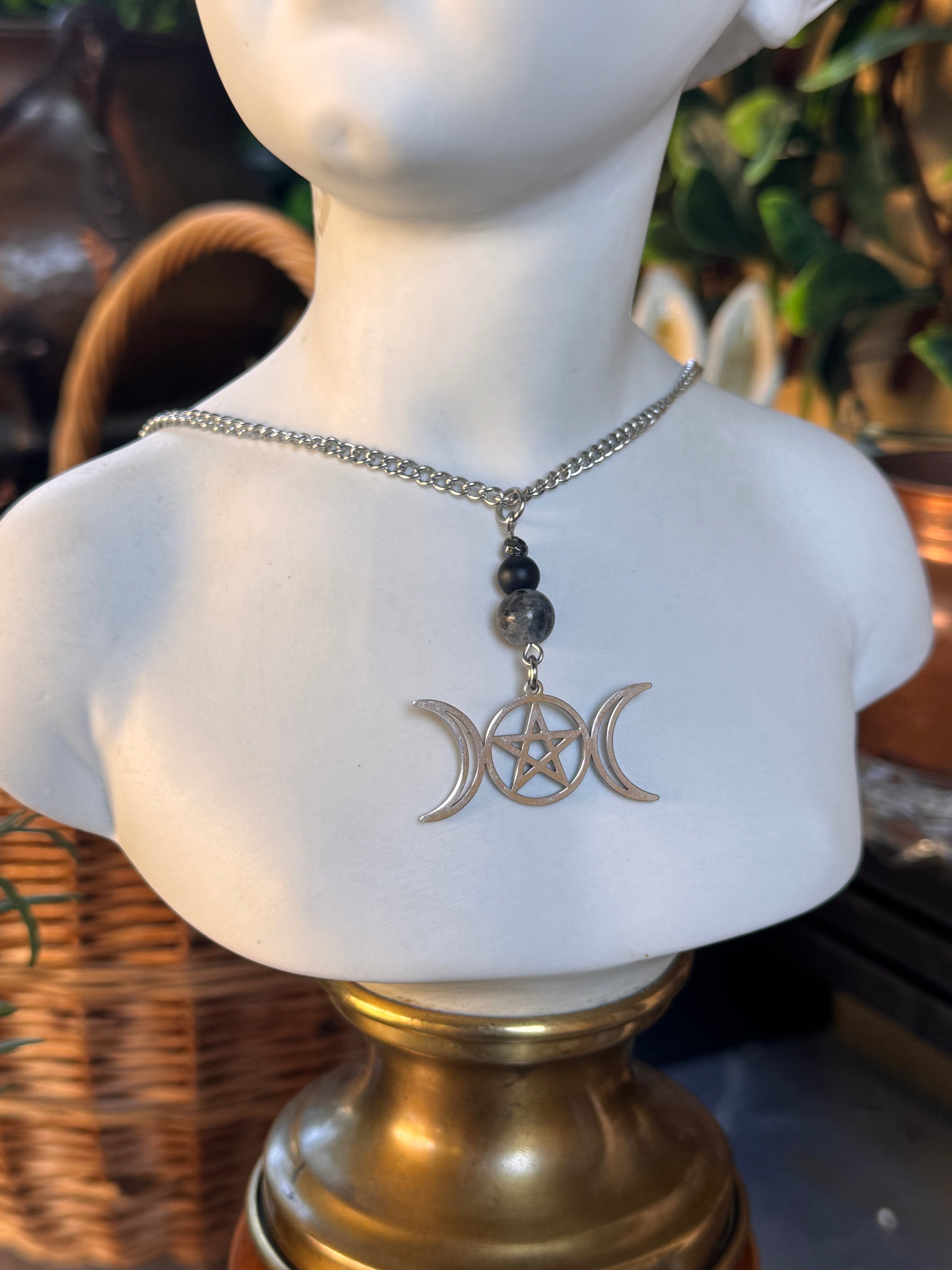 Triple lune et pentacle
