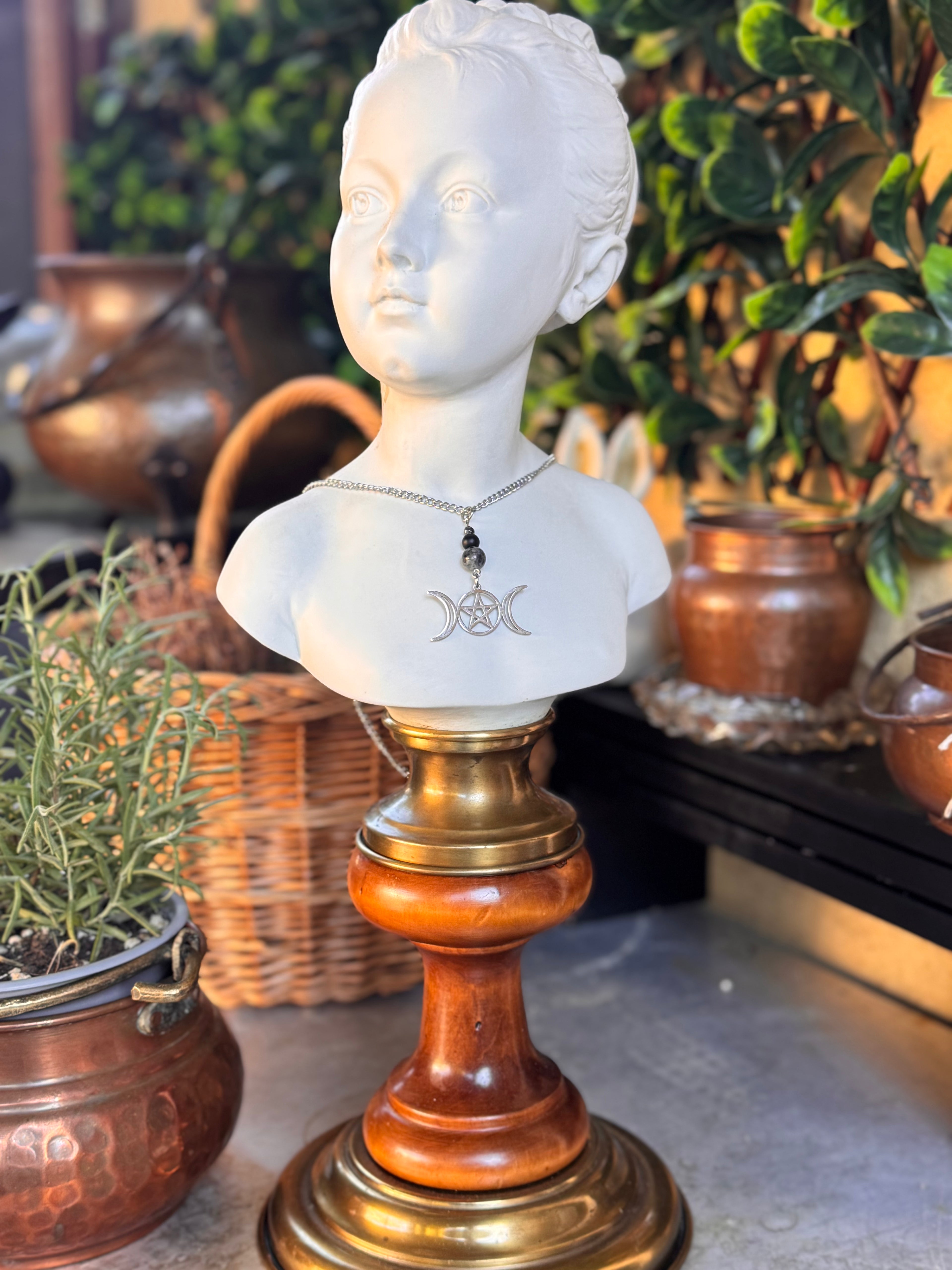 Triple lune et pentacle
