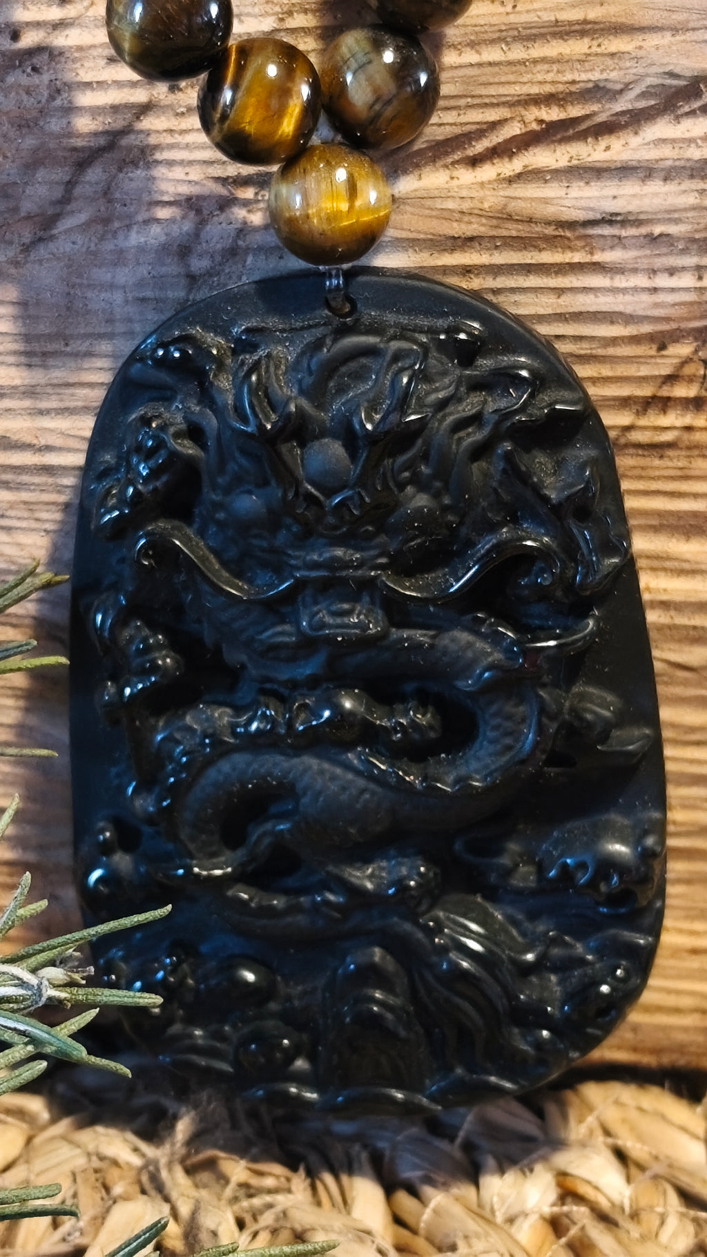 Grand sautoir œil du tigre avec grand médaillon dragon obsidienne