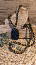 Grand sautoir œil du tigre avec grand médaillon dragon obsidienne