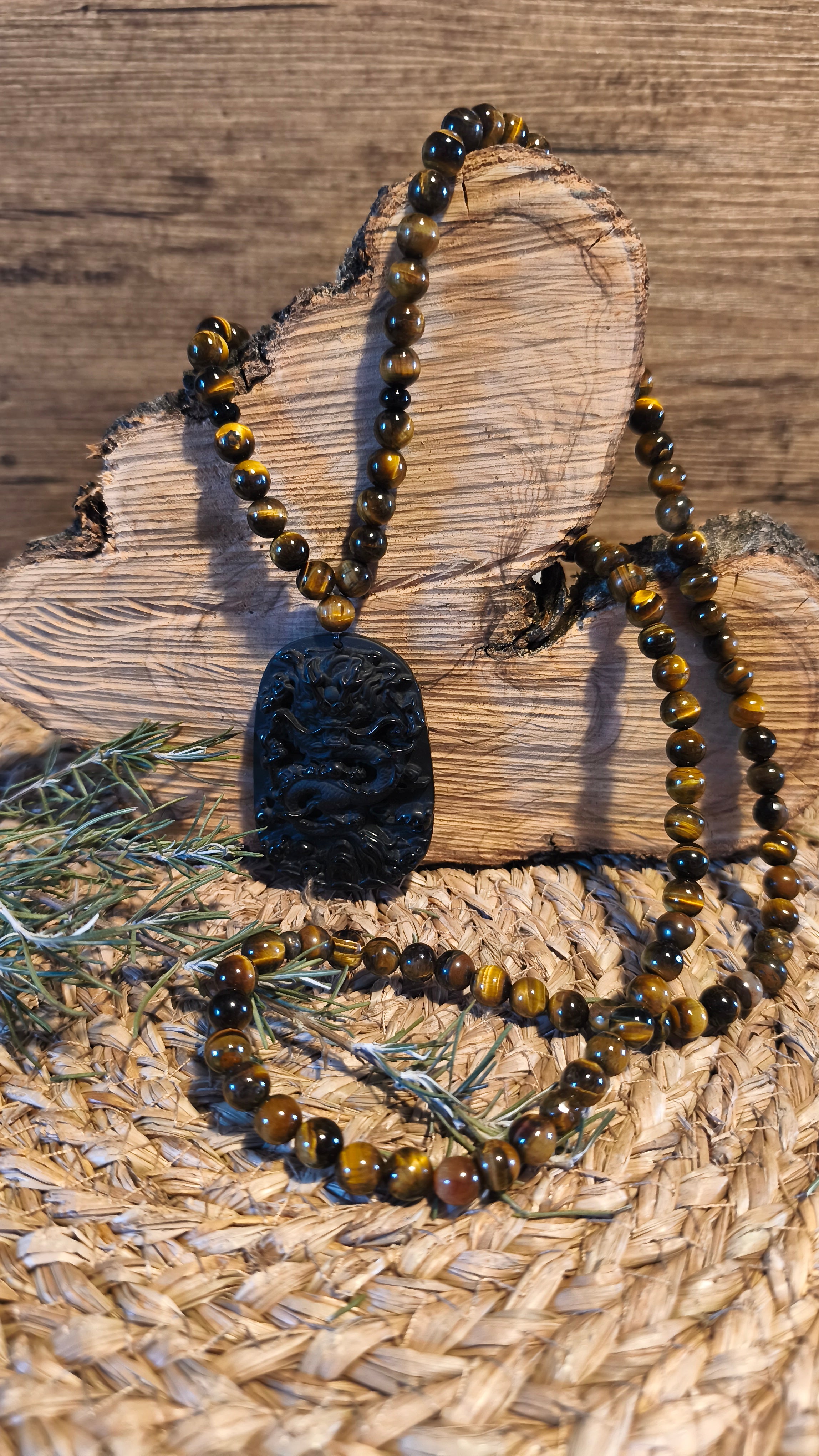 Grand sautoir œil du tigre avec grand médaillon dragon obsidienne